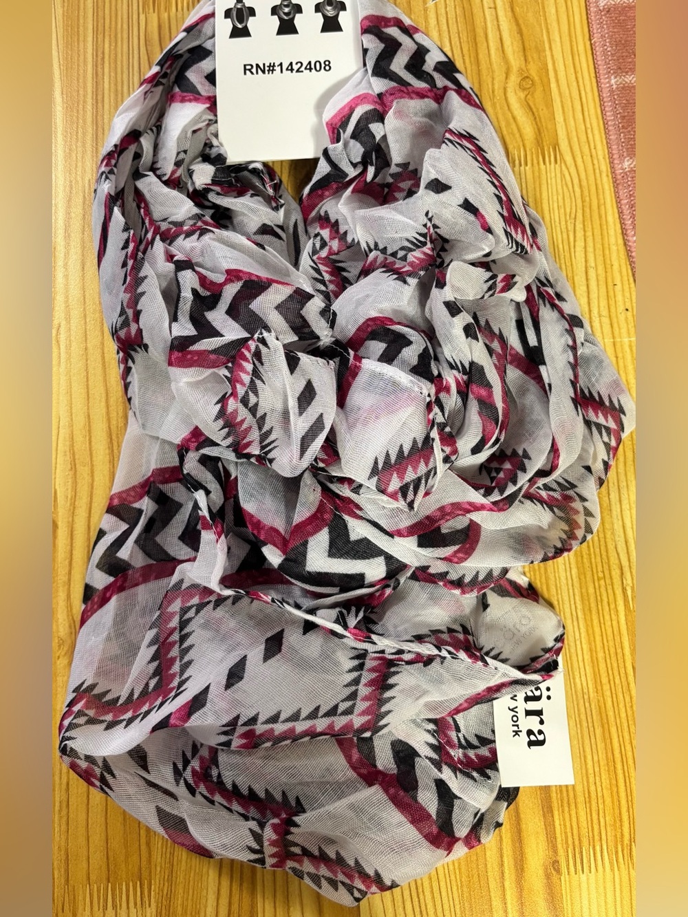 Cära New York Lightweight Geometric Infinity Scarf Gray Black Pink New With Tags